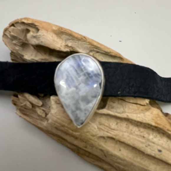 Black Leather Bracelet with Sterling Silver and Moonstone gemstone - Picture 2 of 5